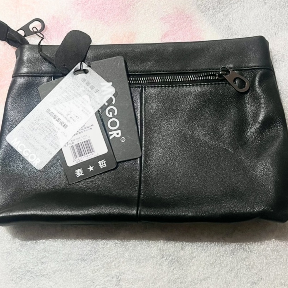 NWT,McGor,Black Leather Travel Bag,Zipper & Extra Credit Card Slats, Traveling